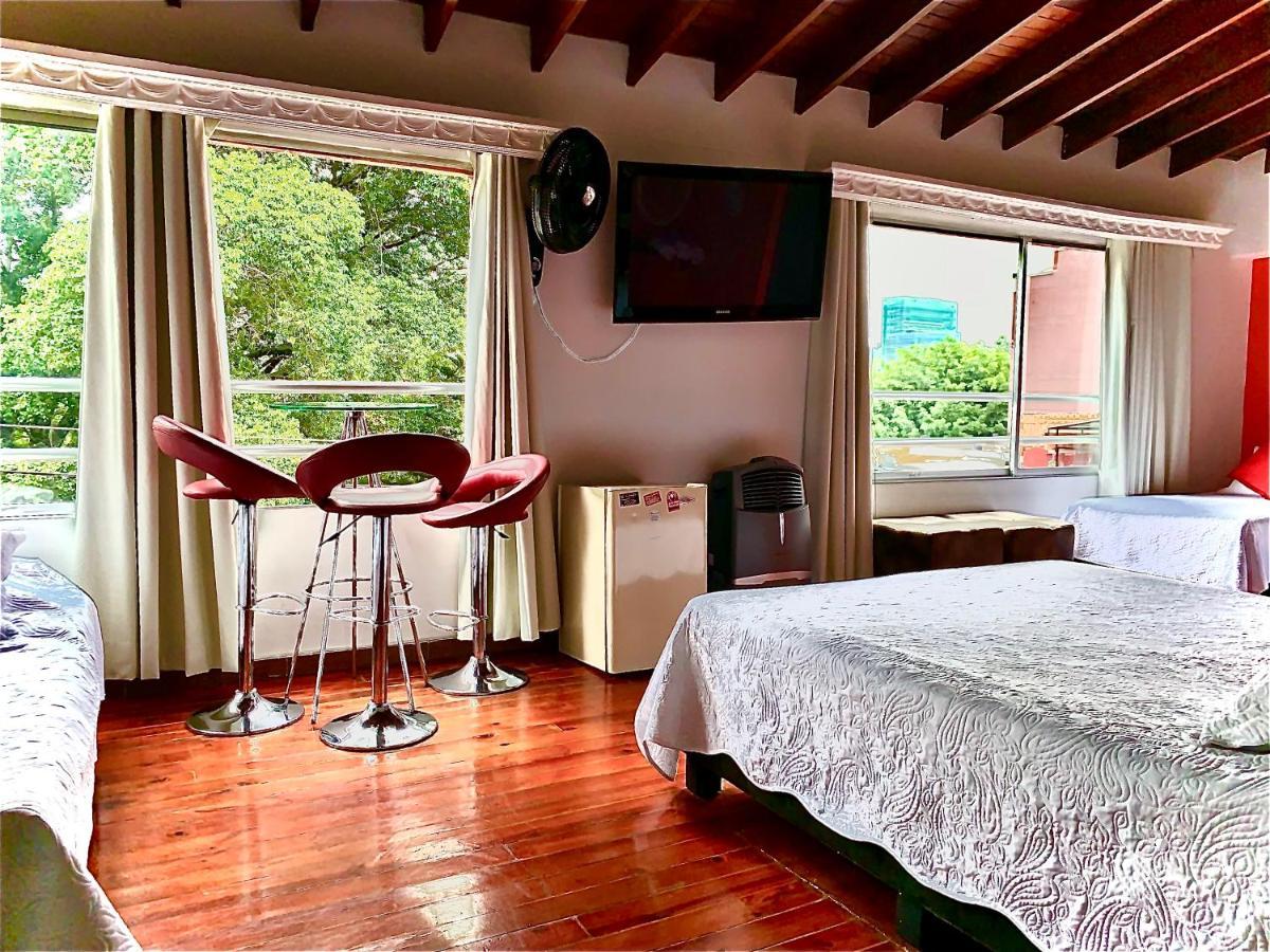 Hotel Lleras Premium #1 Медельин Экстерьер фото