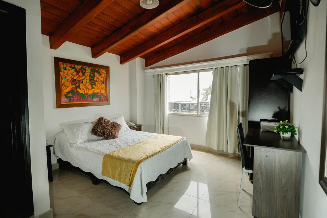 Hotel Lleras Premium #1 Медельин Экстерьер фото