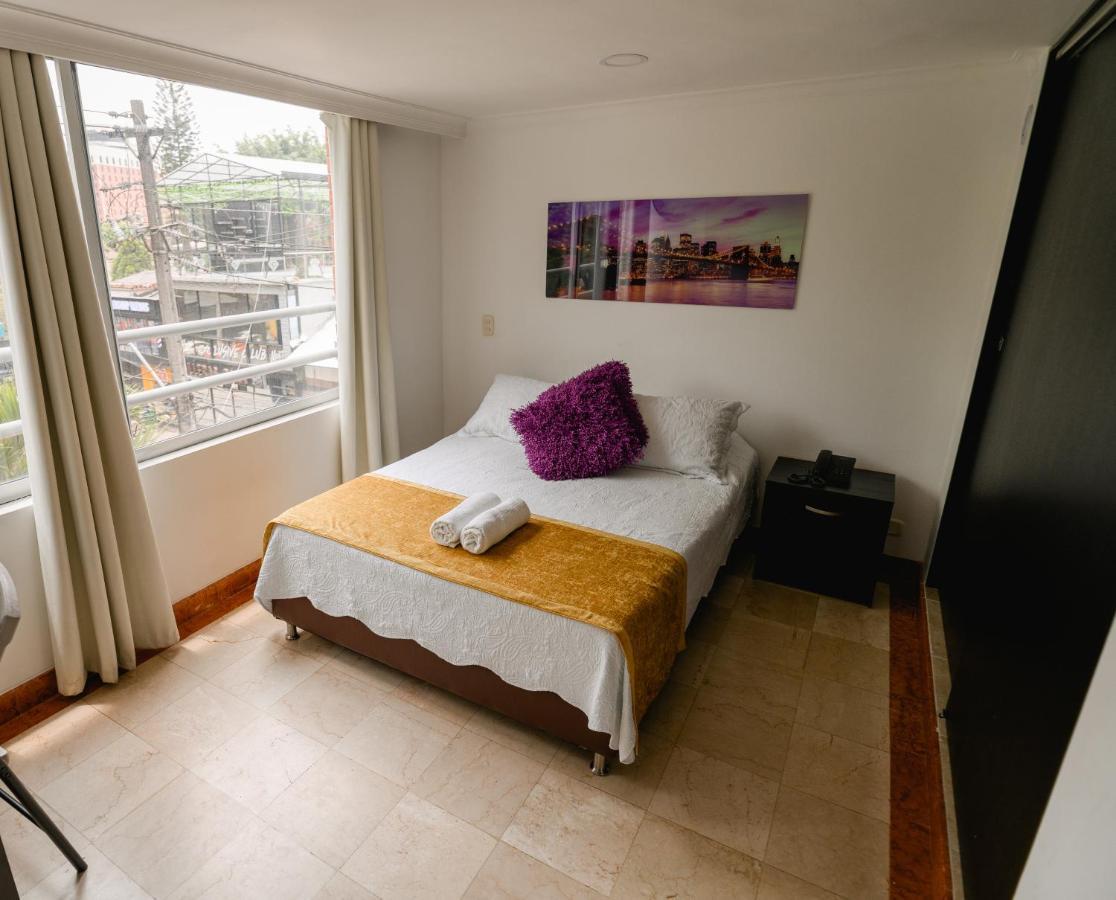 Hotel Lleras Premium #1 Медельин Экстерьер фото