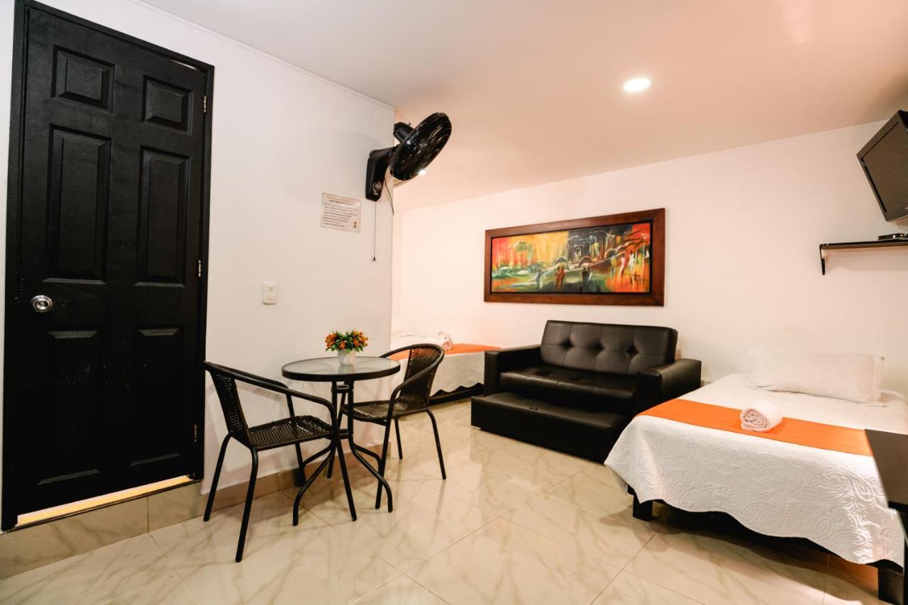 Hotel Lleras Premium #1 Медельин Экстерьер фото