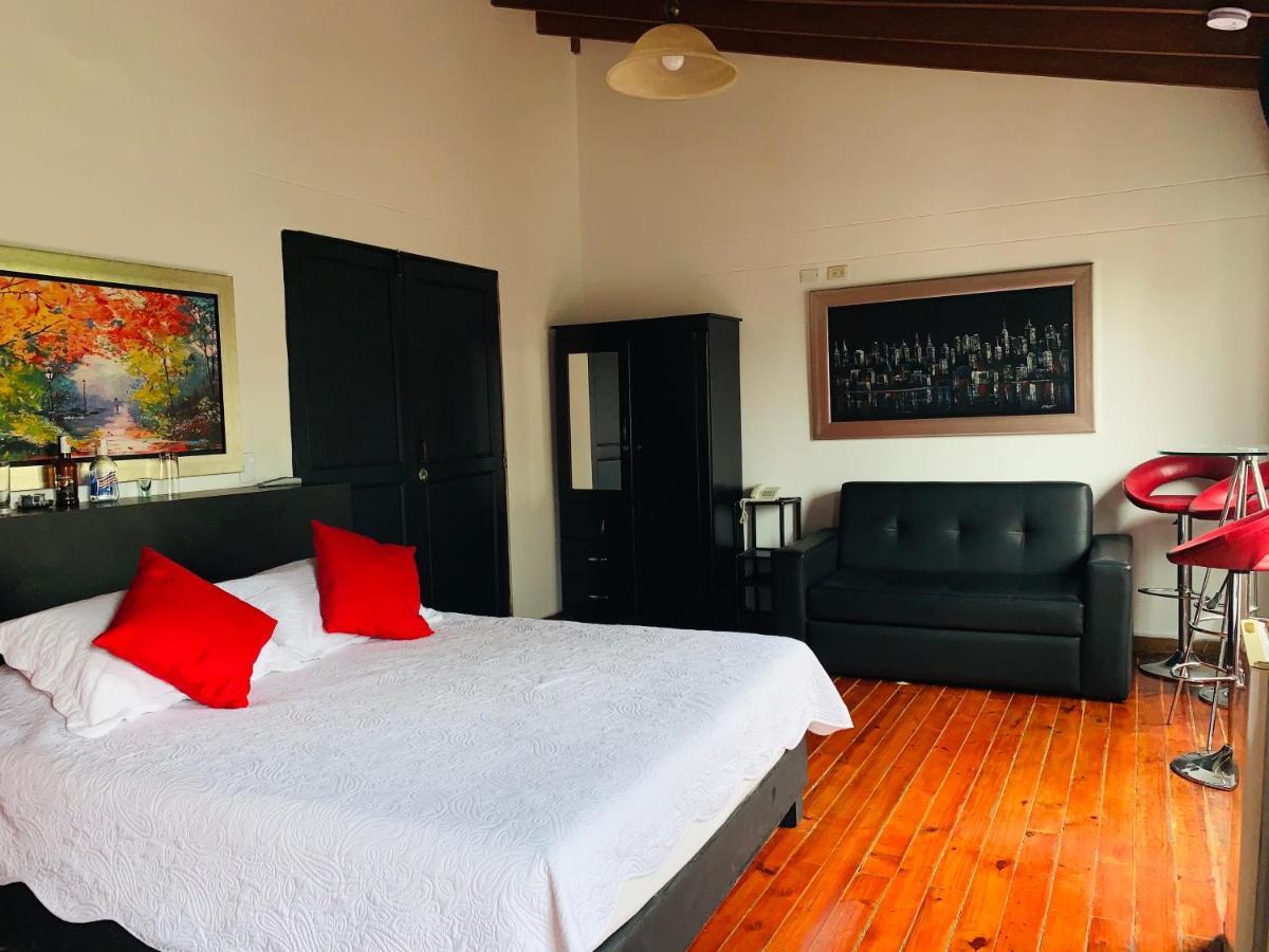 Hotel Lleras Premium #1 Медельин Экстерьер фото