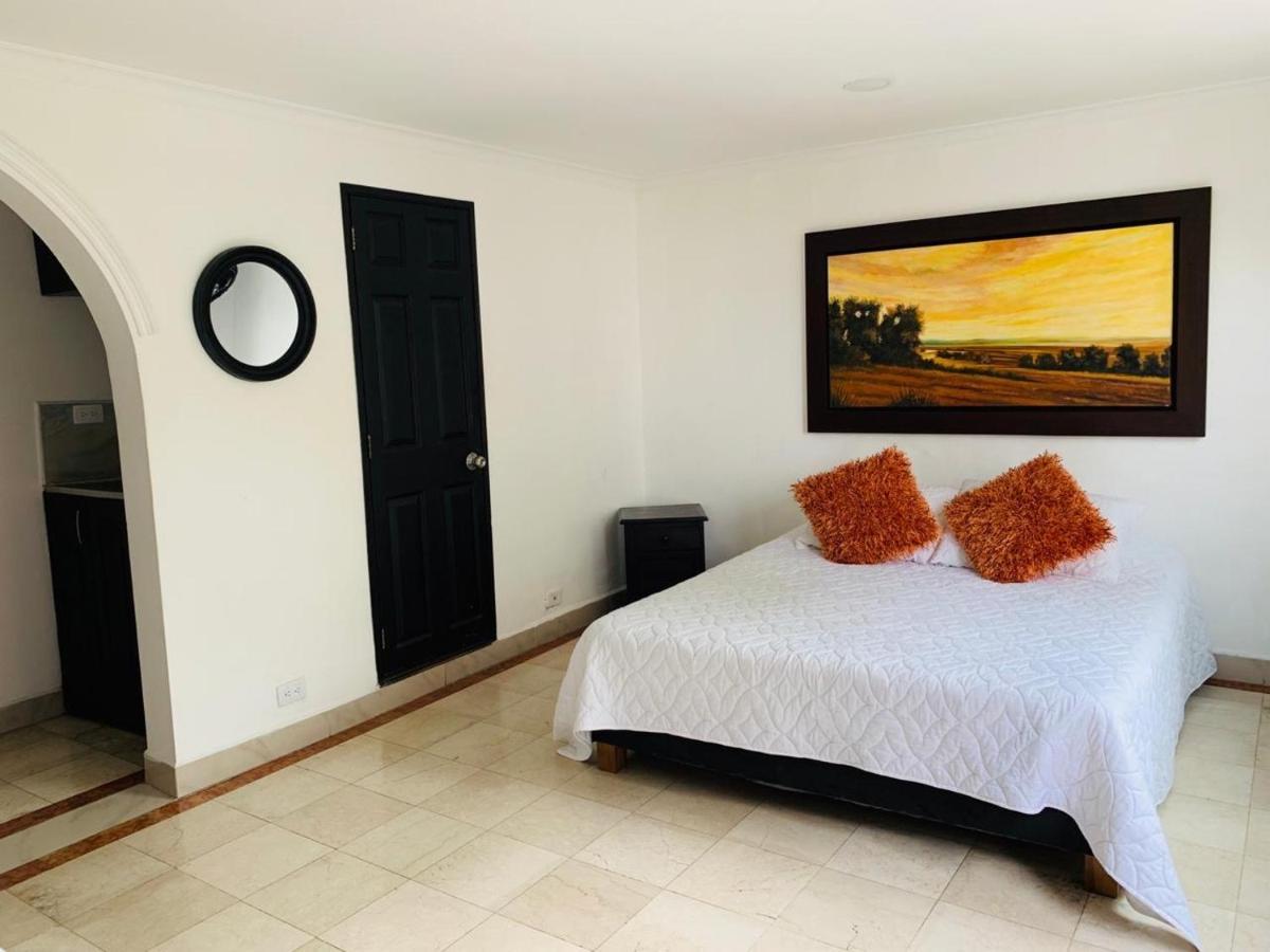 Hotel Lleras Premium #1 Медельин Экстерьер фото